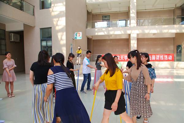 http://news.xianyangzhiyuan.cn/__local/D/22/04/AA61E4EC73F0DF421460B1CDA06_1E33A2E4_7D999.jpg